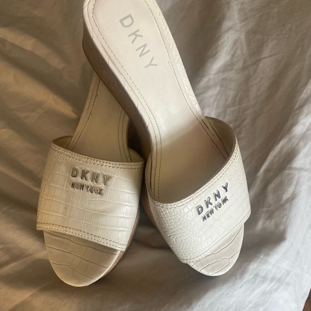 Super cute white Dkny platform mule